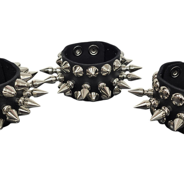 BC138  1/2" STUUDED 1" SPIKE 1 3/4" SNAP BRACELET