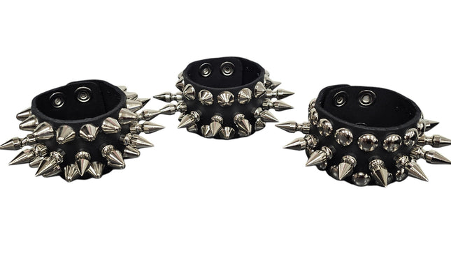 BC138  1/2" UK77 CONICAL ROUND  STUDDED 1" SPIKE 1 3/4" SNAP BRACELET