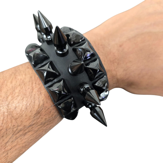 BC186PMD  1/2" PYRAMID STUUDED 1" SPIKE 1 3/4" BUCKLE BRACELET