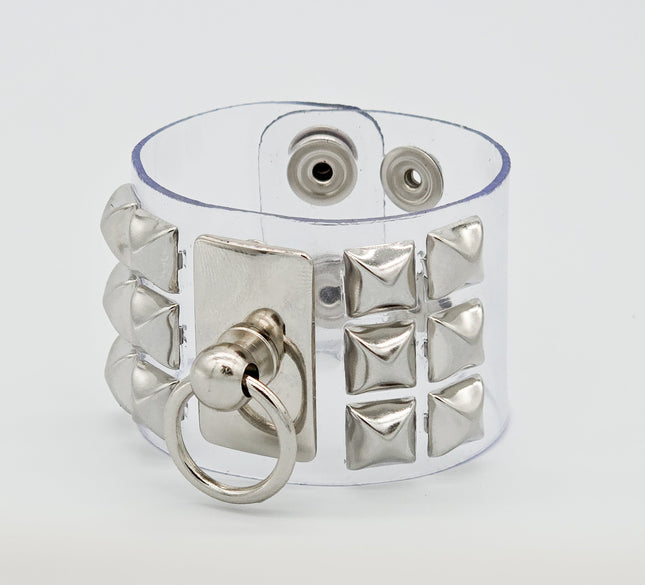 BC463VN-CLR  STUDDED METAL PLATE O RING CUFF