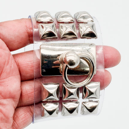 BC463VN-CLR  STUDDED METAL PLATE O RING CUFF