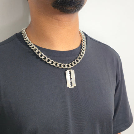 FC987 RAZOR BLADE PENDANT