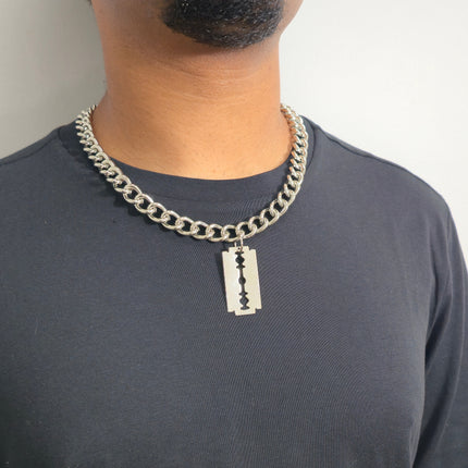FC987 RAZOR BLADE PENDANT