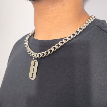 FC987 RAZOR BLADE PENDANT