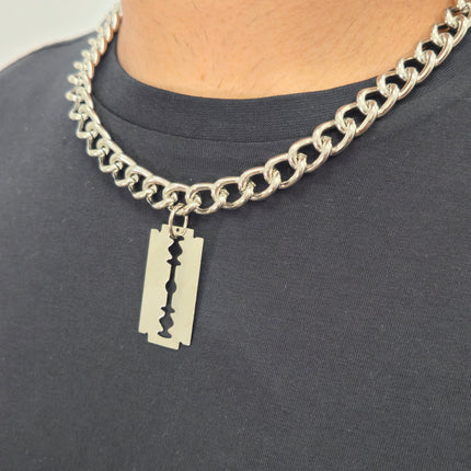 FC987 RAZOR BLADE PENDANT