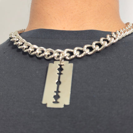 FC987 RAZOR BLADE PENDANT