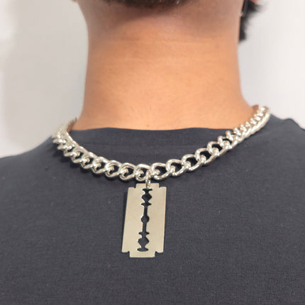 FC987 RAZOR BLADE PENDANT