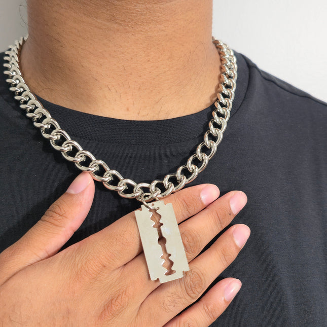 FC987 RAZOR BLADE PENDANT