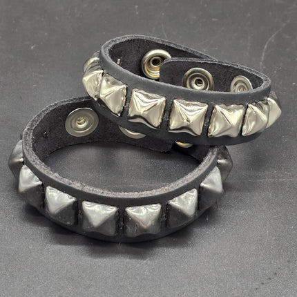 BC194 1 ROW 1/2" STUDDED  SNAP BRACELET