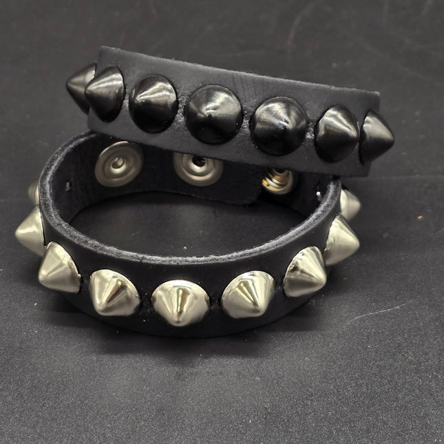 BC194CON 1 ROW 1/2" CONICAL STUDDED  SNAP BRACELET
