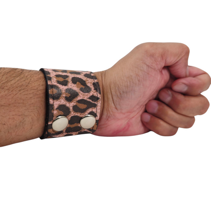 BC100CHEETAH GENUINE LEATHER LEOPARD CUFF SNAPPED BRACELET