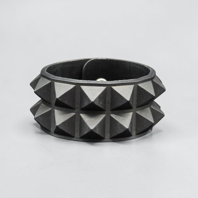 BC112RUB SILICONE RUBBER 2 ROW 1/2" PYRAMID BRACELET