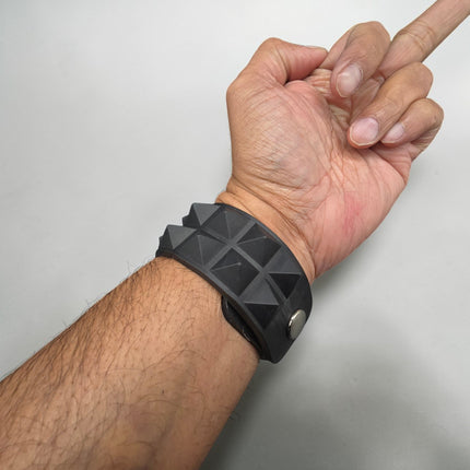 BC112RUB SILICONE RUBBER DOUBLE  ROW PYRAMID BRACELET