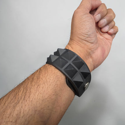 BC112RUB SILICONE RUBBER DOUBLE  ROW PYRAMID BRACELET