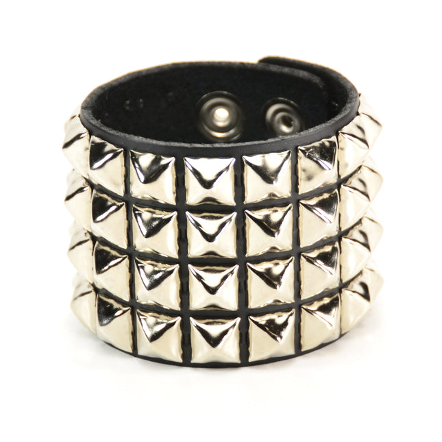 BC122 SNAP BRACELET WITH 4 ROW 1/2" PYRAMIDS