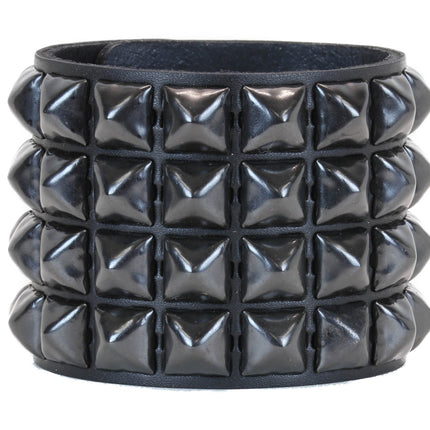 BC122 SNAP BRACELET WITH 4 ROW 1/2" PYRAMIDS