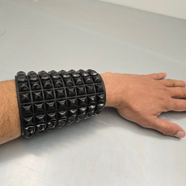 BC127-8 5" WIDE 8 ROW PYRAMID STUD SNAP BRACELET