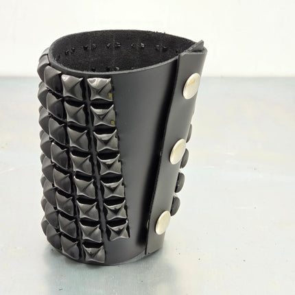 BC127-8 5" WIDE 8 ROW PYRAMID STUD SNAP BRACELET