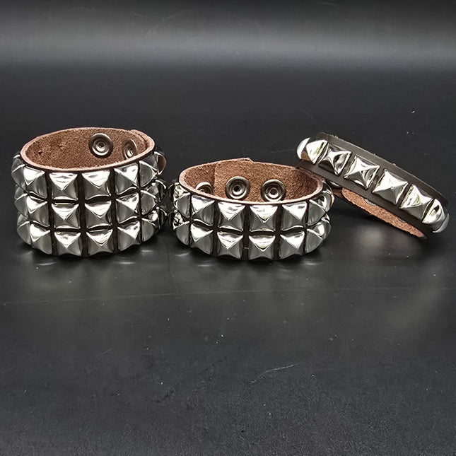 BC127 BORWN LEATHER STUDDED BRACELET