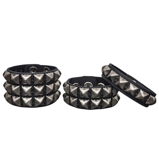 ANTIQUE SILVER PYRAMID STUDDED LEATHER  SNAP BRACELET