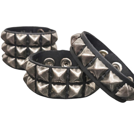 ANTIQUE SILVER PYRAMID STUDDED LEATHER  SNAP BRACELET