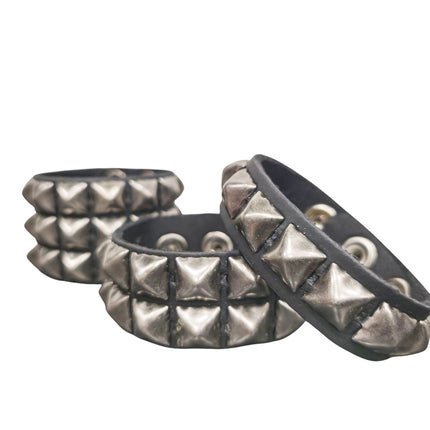 ANTIQUE SILVER PYRAMID STUDDED LEATHER  SNAP BRACELET