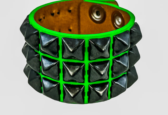 BC127P-BS  BLACK PYRAMID STUDDED  NEON PATENT BRACELET