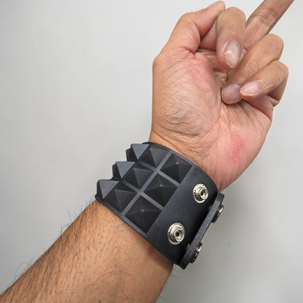 BC127RUB SILICONE RUBBER THREE ROW PYRAMID BRACELET