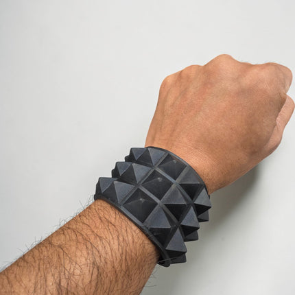 BC127RUB SILICONE RUBBER THREE ROW PYRAMID BRACELET