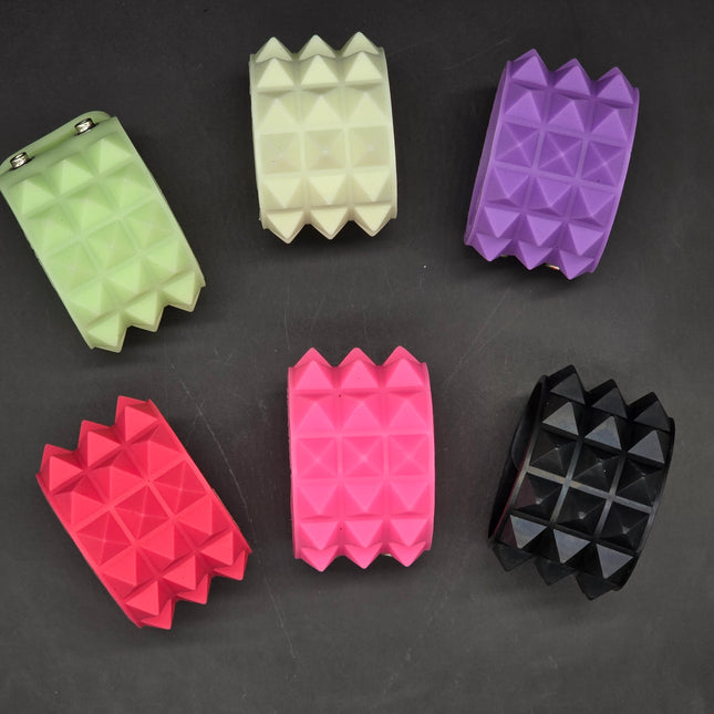 BC127RUB RUBBER 3 ROW 1/2" PYRAMID BRACELET