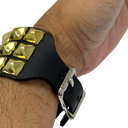 BC170 BUCKLE BRACELET WITH 3 ROW 1/2" PYRAMIDS