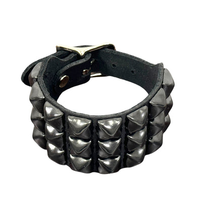 BC170 BUCKLE BRACELET WITH 3 ROW 1/2" PYRAMIDS