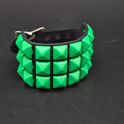 BC170 BUCKLE BRACELET WITH 3 ROW 1/2" PYRAMIDS