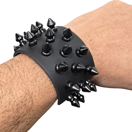 BC213  THREE ROW 31 PCS  1/2" SPIKE BRACELET SNAP BRACELET