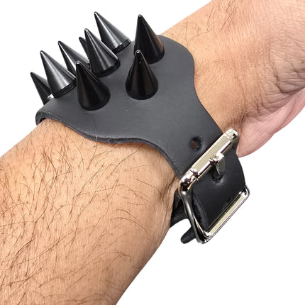 BC173SC  3 ROW 22 PCS CONE SPIKE BUCKLE BRACELET