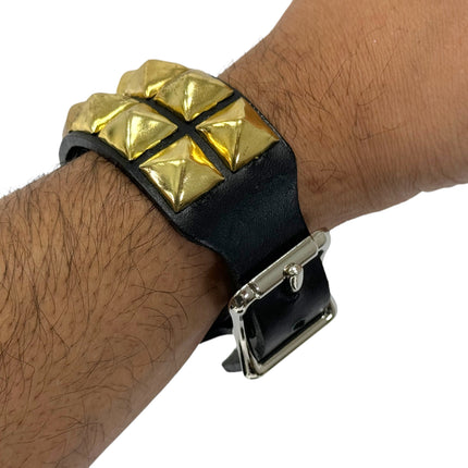 BC189 BUCKLE BRACELET WITH 2 ROW 1/2" PYRAMIDS