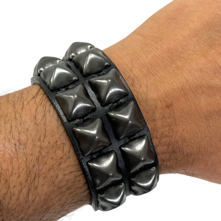 BC189 BUCKLE BRACELET WITH 2 ROW 1/2" PYRAMIDS