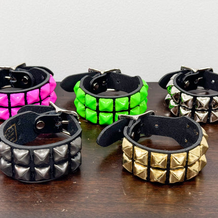 BC189 BUCKLE BRACELET WITH 2 ROW 1/2" PYRAMIDS