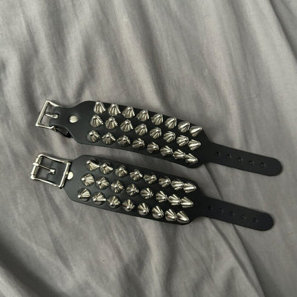 BC170UK77   BUCKLE BRACELET WITH 3 ROW 1/2" UK77 CONEHEAD STUDS