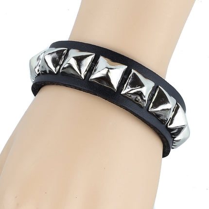 BC194 1 ROW 1/2" PYRAMID 3 SNAP BRACELET