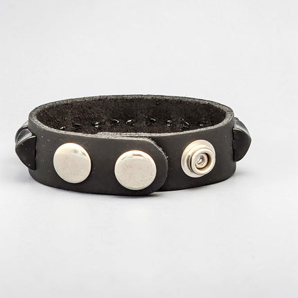 BC194 1 ROW 1/2" PYRAMID 3 SNAP BRACELET