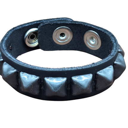 BC194 1 ROW 1/2" STUDDED  SNAP BRACELET
