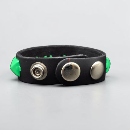 BC194 1 ROW 1/2" PYRAMID 3 SNAP BRACELET