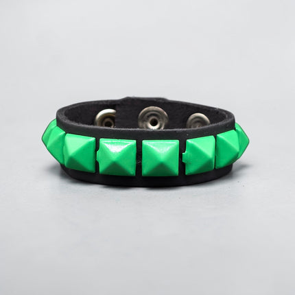 BC194 COLOR  1 ROW 1/2" PYRAMID 3 SNAP BRACELET