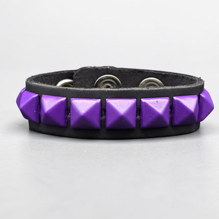 BC194 1 ROW 1/2" PYRAMID 3 SNAP BRACELET