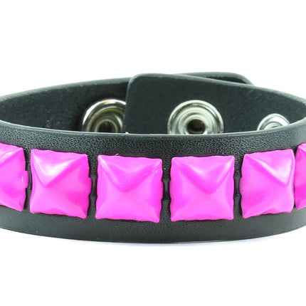 BC194 1 ROW 1/2" PYRAMID 3 SNAP BRACELET