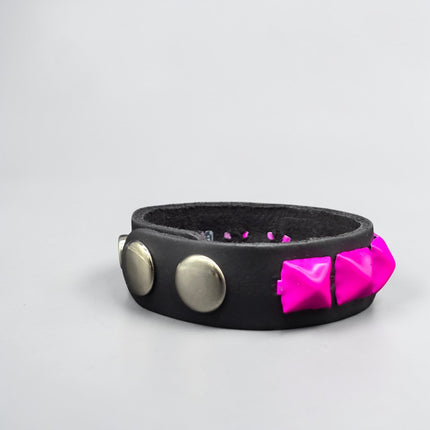 BC194 1 ROW 1/2" PYRAMID 3 SNAP BRACELET