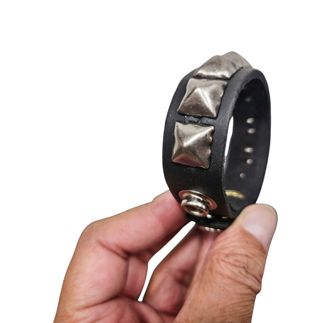 ANTIQUE SILVER PYRAMID STUDDED LEATHER  SNAP BRACELET
