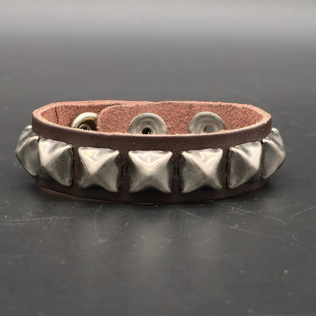 BC127 BORWN LEATHER STUDDED BRACELET
