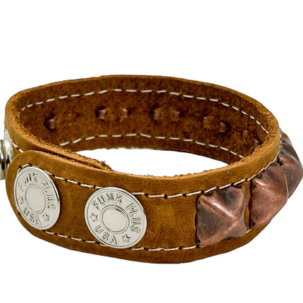 BC194CZ ANTIQUE 1 ROW  PYRAMID STUD BRACELET CRAZE HORSE LEATHER